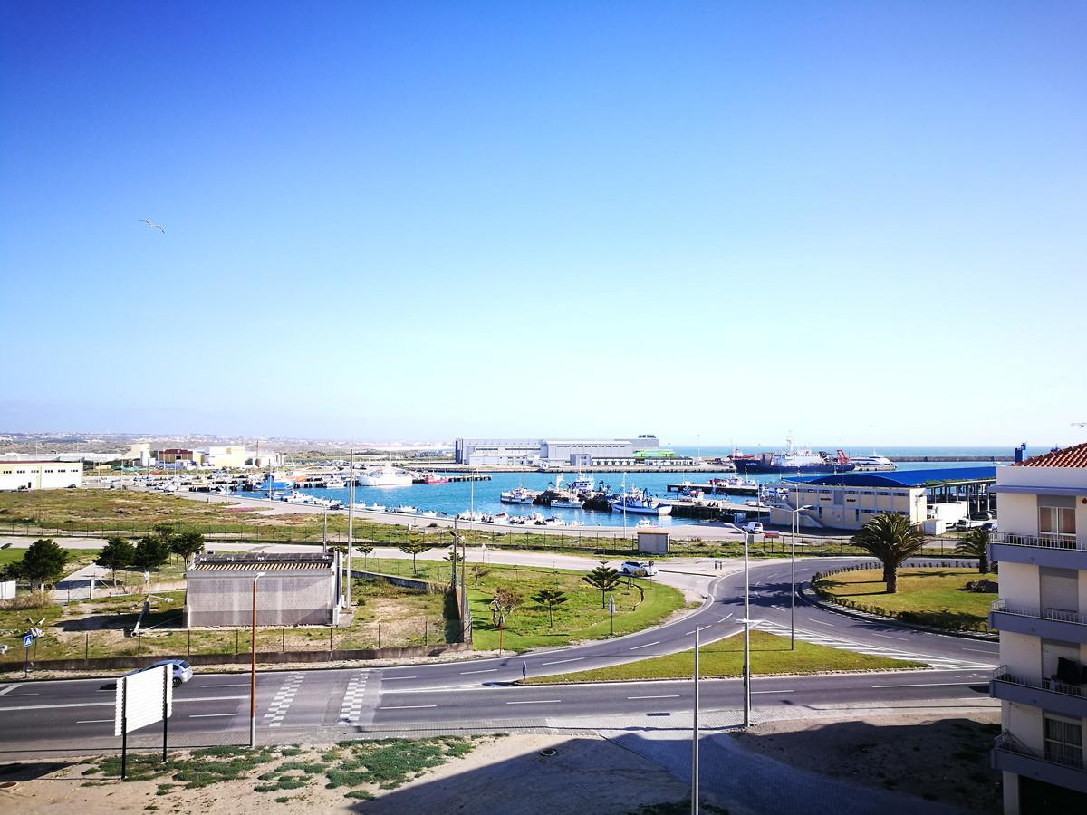 Peniche'S Blue & Yellow Exterior photo