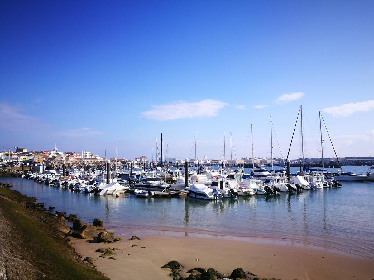 Peniche'S Blue & Yellow Exterior photo