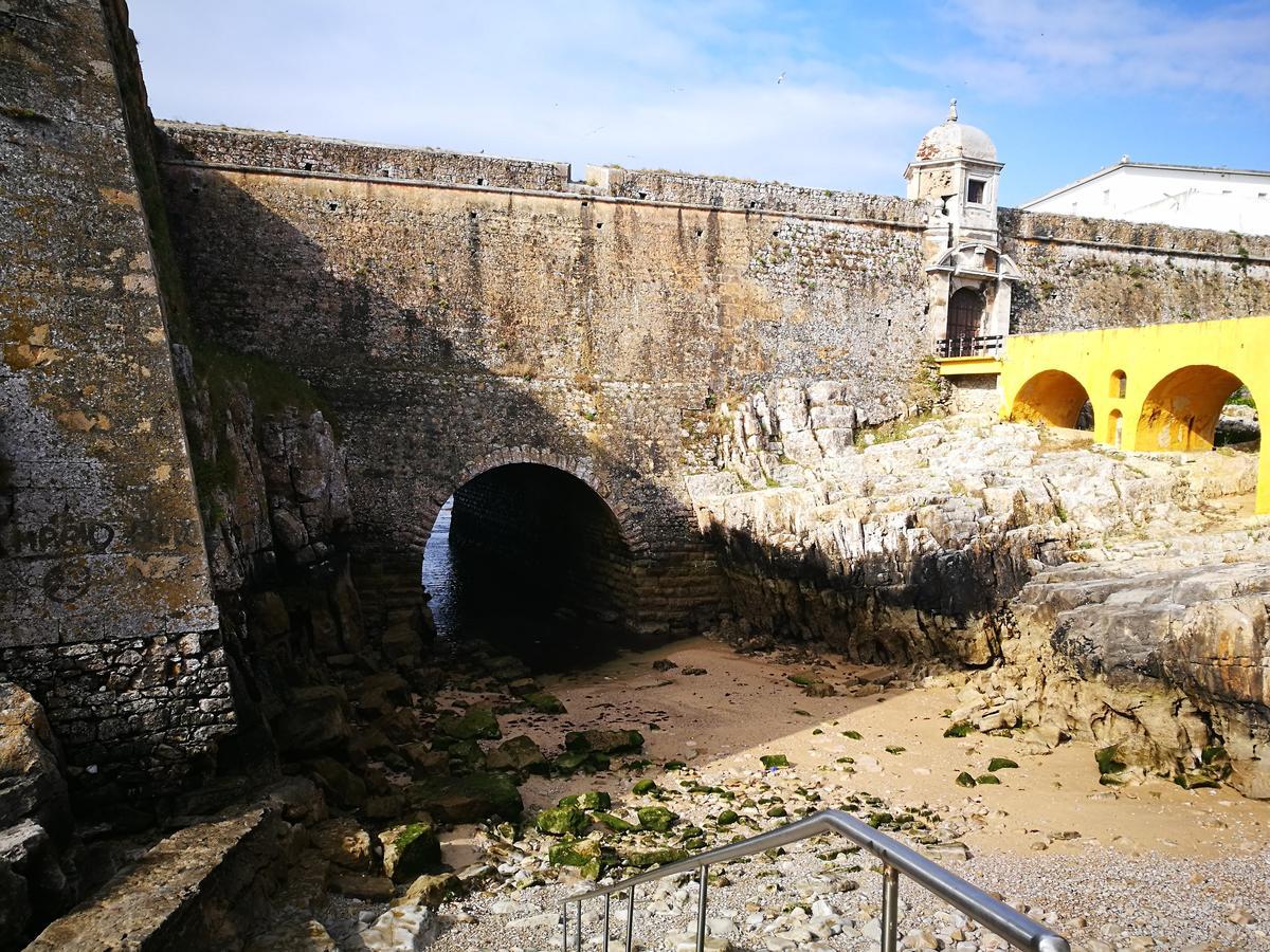 Peniche'S Blue & Yellow Exterior photo